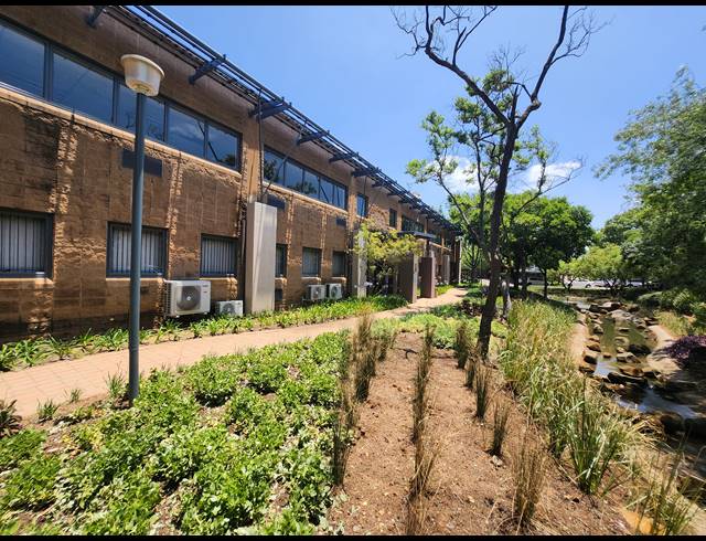 385.40M² OFFICE TO LET IN RANDJESPARK